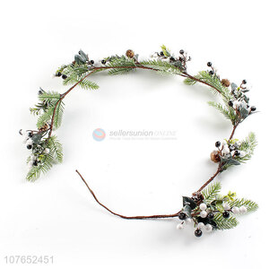 Simulation of green leaves and ginkgo snowflake decoration Christmas wreath