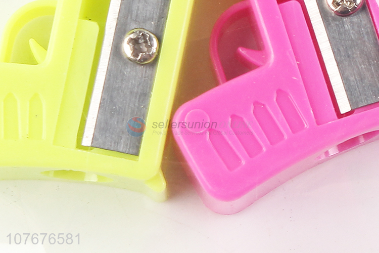 Most popular kids stationery gun shape plastic pencil sharpener