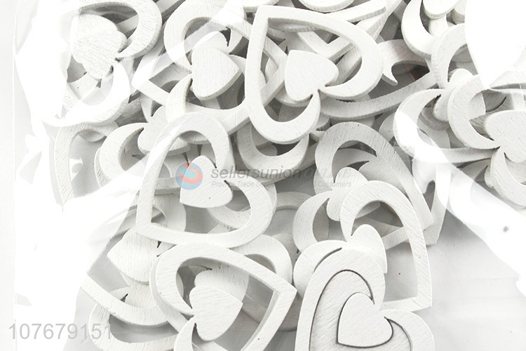 Low-priced handmade products, uncolored heart-shaped DIY accessories and decorations