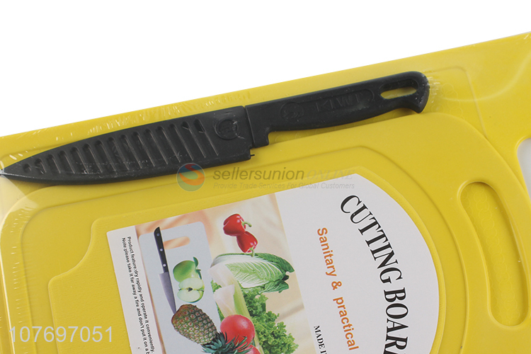 Hot sale portable hanging plastic cutting board with fruit knife