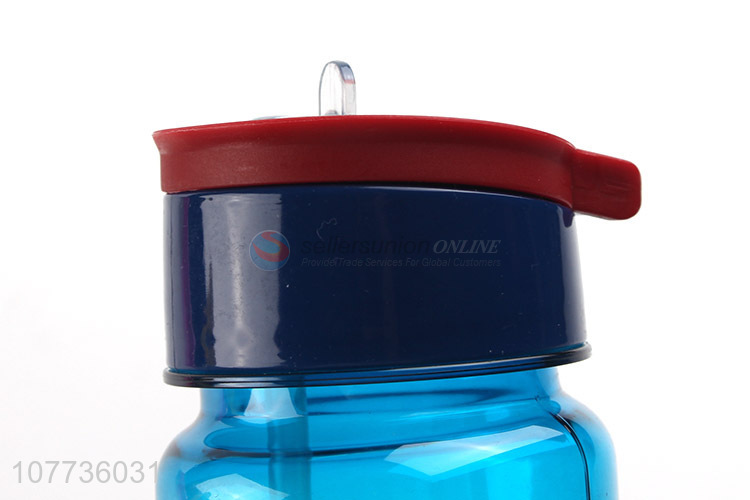 Hot students can carry water cups and portable suction cups