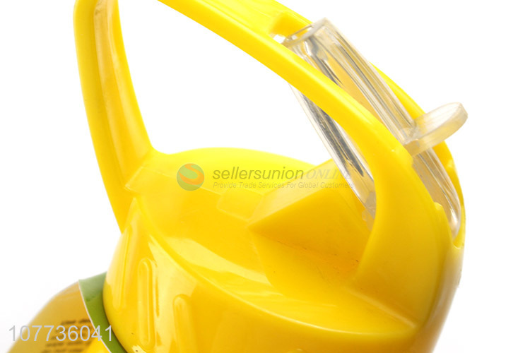 Unique design yellow outdoor portable drinking cup can be hand-held