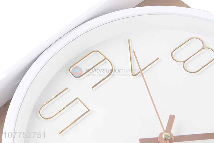 Simple creative round white background clock wall clock