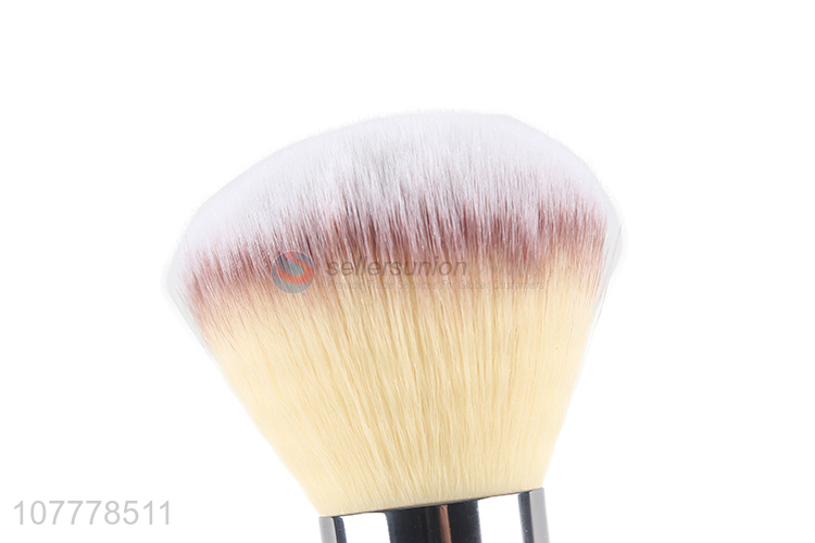 Wholesale professional makeup blush brush with black wooden handle