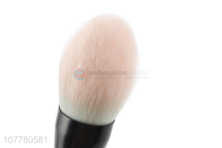 New Arrival Fashion Makeup Highlight Brush Cosmetic Brush