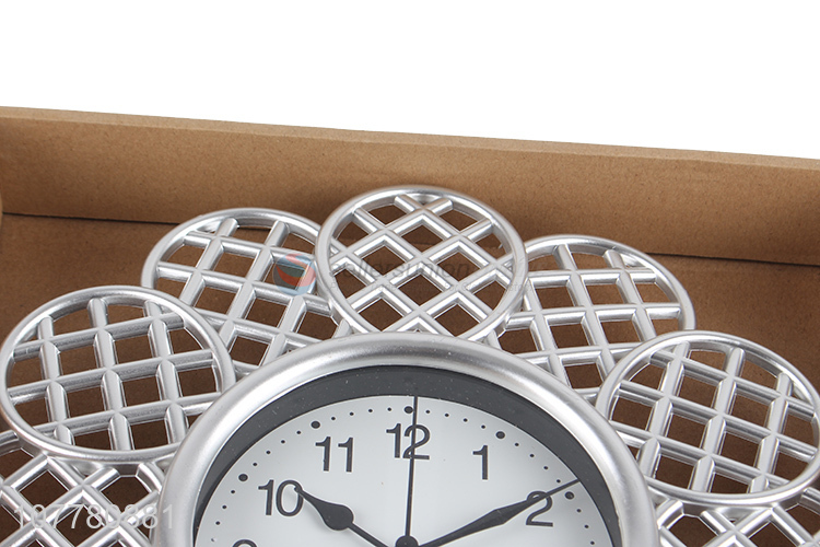 Wholesale imitated metal wall clock fashionable quartz hanging clock