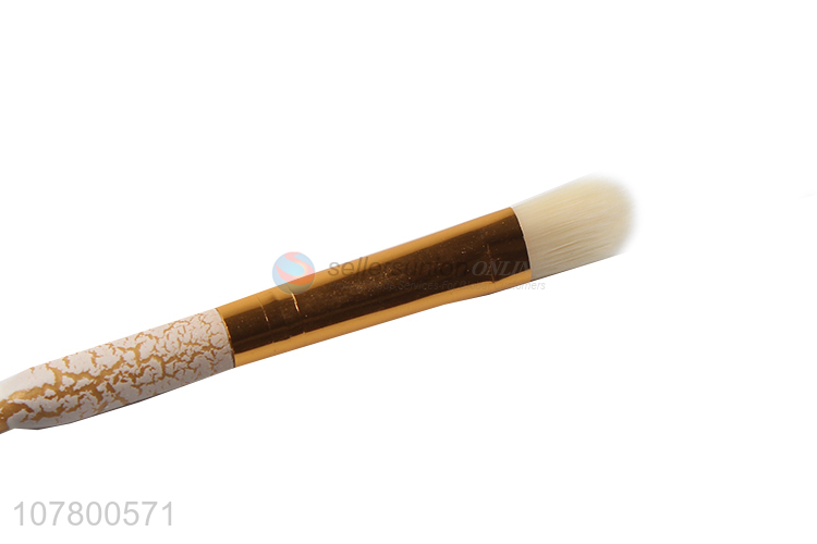 Factory direct sale cosmetic brush eyeshadow brush with wooden handle