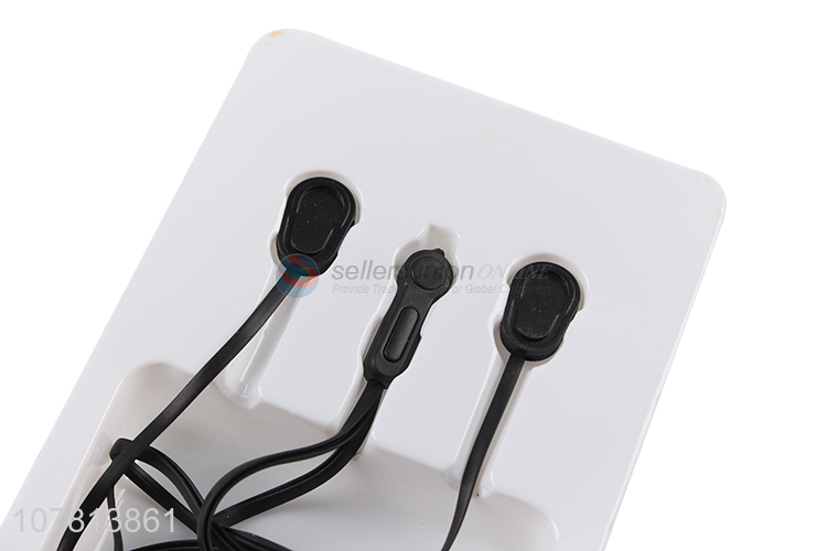 Low price wholesale black universal wired in-ear headphones