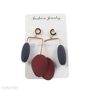 Delicate Design Modern Women Earring Stud Earring