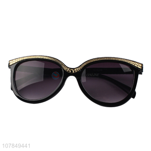 Fashion Outdoor <em>Sun</em> <em>Glasses</em> With Golden Trim Strip