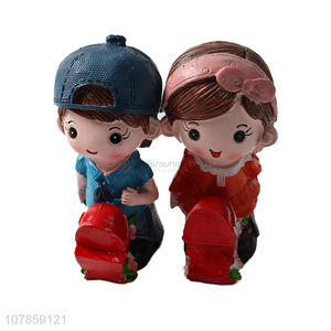 Online wholesale home decoration resin couple doll resin statuette