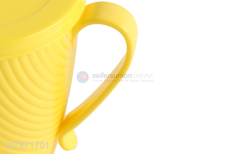 Factory direct sale solid colour plastic drinking cup with lid