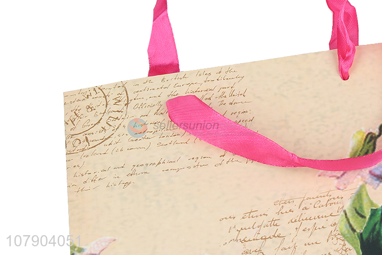 New Arrival Printed White Cardboard Valentine's Day Paper Bag