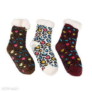 China manufacturer stylish leopard room socks anti-slip women winter floor socks
