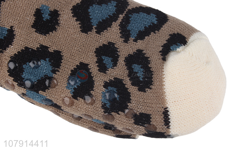 Hot selling fashionable women leopard floor socks ladies room sherpa socks