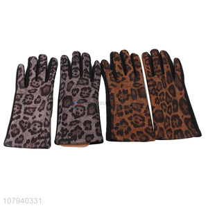 China factory ladies winter gloves soft cosy leopard grain faux suede gloves