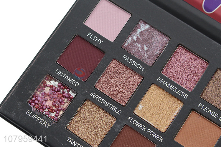 Factory price 18 colors eyeshadow palette ladies cosmetics gift kit