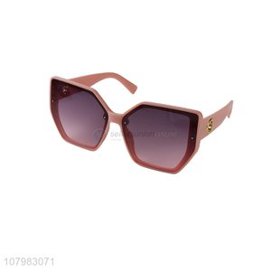 Hot Selling Ladies Sunglasses Fashion Summer Leisure Eyeglasses