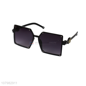 China Factory Wholesale Fashion <em>Sunglass</em> Outdoor Holiday Sun Glasses