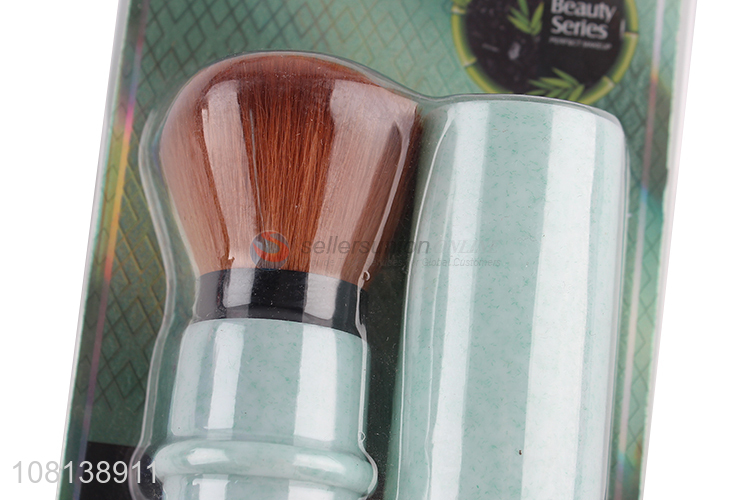 Yiwu wholesale creative telescopic makeup brush for ladies