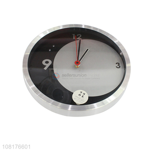 Yiwu market stylish decorative battery operated round plastic wall clock