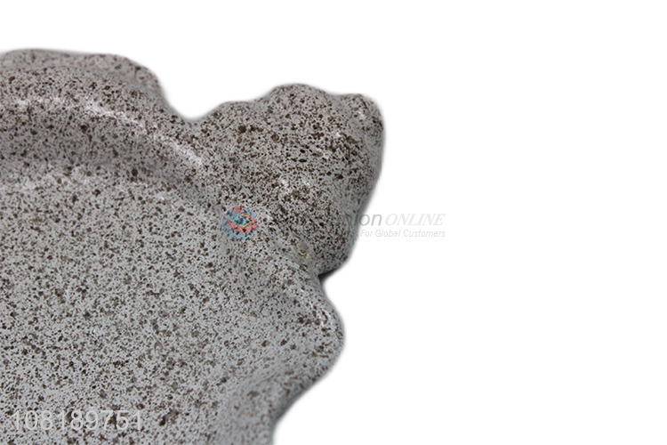 Yiwu market resin shell office desktop decoration