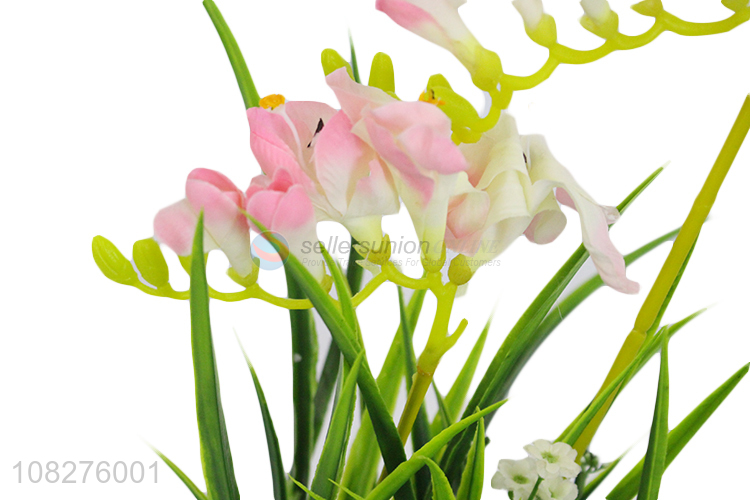 High quality lifelike artificial flowers in pot for table decoration