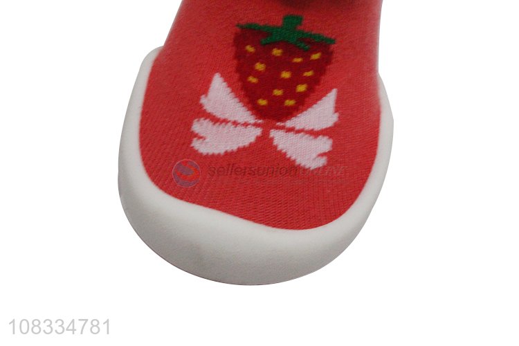 Yiwu wholesale strawberry pattern baby socks shoes for walking