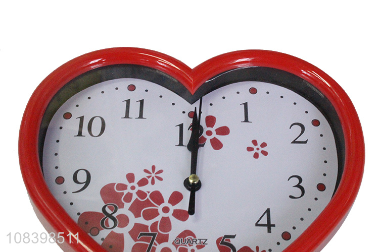 Factory wholesale red plastic heart digital wall clock