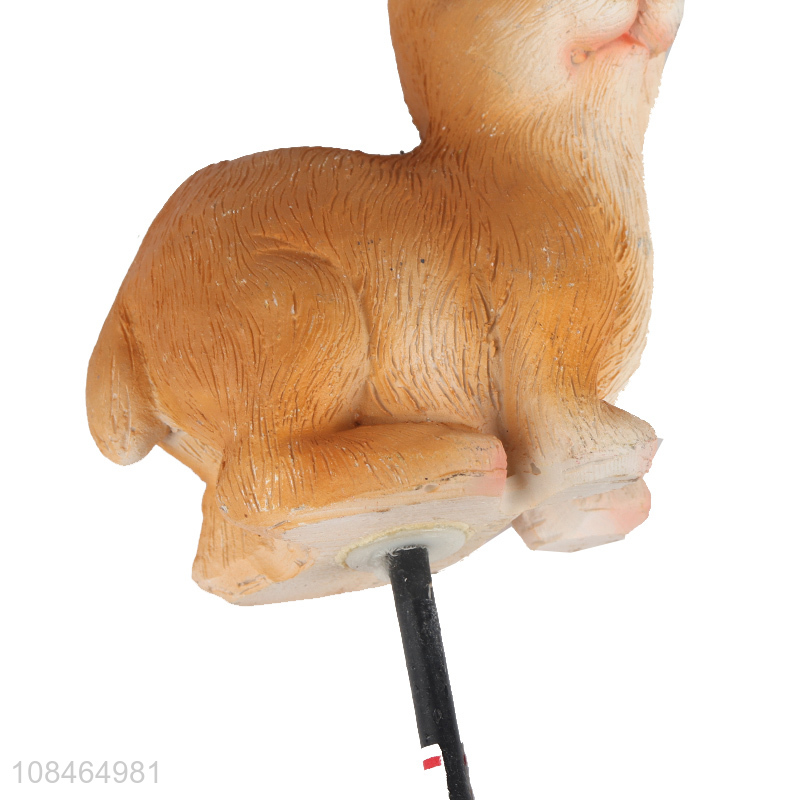 Good quality resin bunny figurine statue with stick for garden decoration