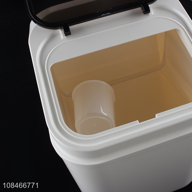 Wholesale sealed dry food storage container rice storage bin with measuring cup