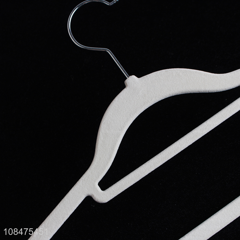 Wholesale heavy duty clothes hangers plastic coat hangers