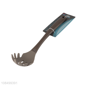 China market plastic handle silicone spaghetti spatula wholesale