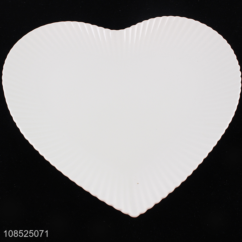 Factory price heart shape white ceramic plate for dinnerware