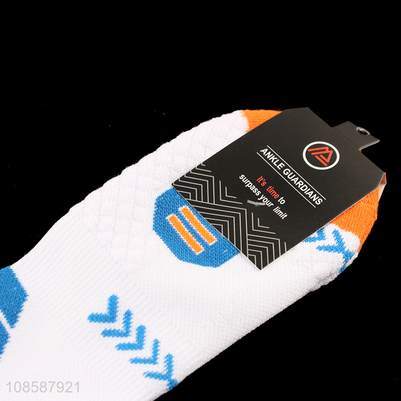 High quality men's sports socks breathable fast drying basketball socks