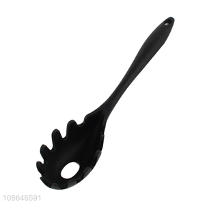 China wholesale black silicone spaghetti spoon pasta server