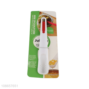 Wholesale 2-in-1 multifunctional kitchen strainer scoop with fork for fruit can