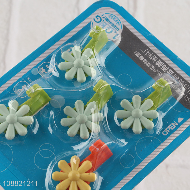 Good quality 5pcs flower shaped non-trace sticky wall hooks