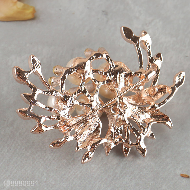 Factory price fashionable alloy brooch pearl brooch for sale