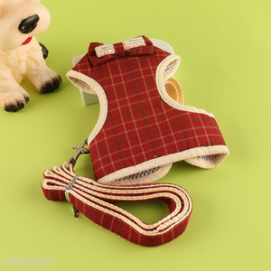 China wholesale fashionable adjustable dog harness and <em>leash</em> set
