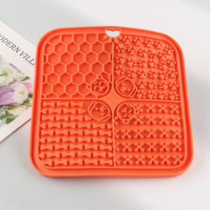 Hot selling silicone pet licking mats dog slow feeder bowl