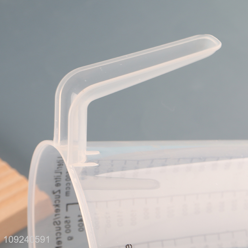 New arrival kitchen tool 1500ml plastic measuring cup with handle