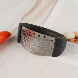 Top Selling Stainless Steel Kitchen Tool Round Garlic Press