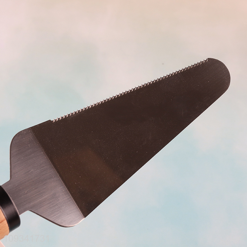 Good quality non-stick pizza shovel with wooden handle