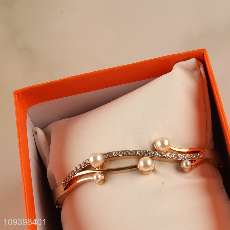 Wholesale watch and pearl bracelet gift set